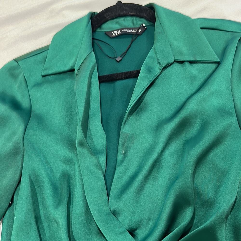 Green satin dress - Picture 5 of 6